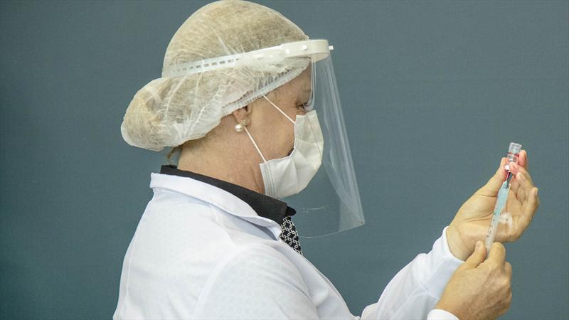 312,7 mil vacinas contra Covid-19 chegam ao Paraná entre terça e quarta Cidades