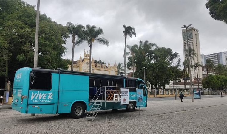 Ônibus do Intervidas retoma atendimento a dependentes químicos em Curitiba