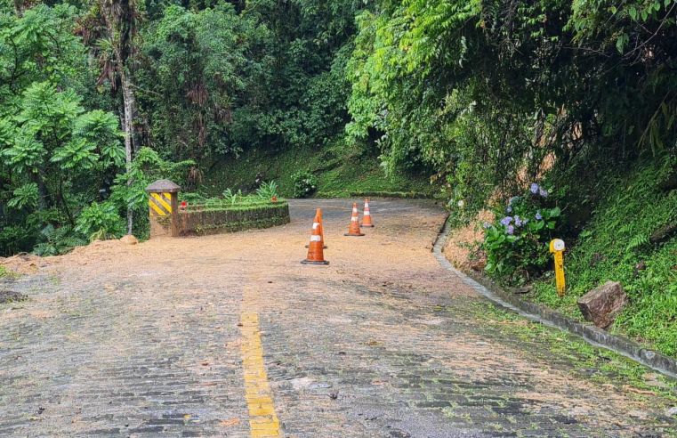 Difícil chegar na #Praia: Estrada da #Graciosa permanece fechada.