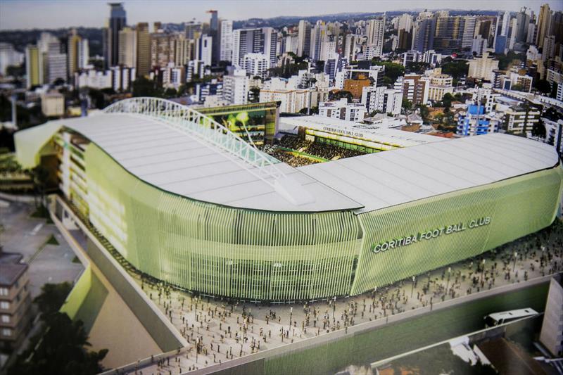 Greca conhece projeto de modernização do estádio do Coritiba