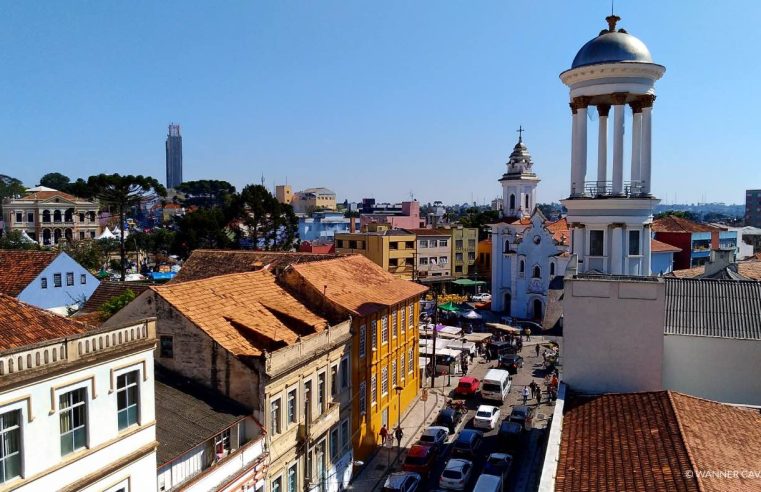 Feirinha do Largo terá reforço na segurança neste domingo de carnaval em Curitiba