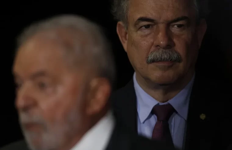 De novo ele! Lula vai hoje à posse de Mercadante no BNDES