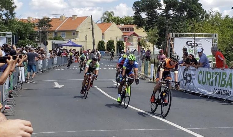 Fim de semana tem Jogos do Piá, Grande Prêmio Curitiba de Ciclismo e Autismo em Campo