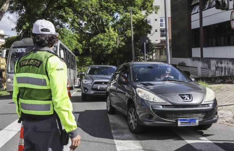 Rua João Negrão já tem faixa exclusiva de ônibus