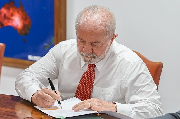 Lula assinou MP que institui novo Bolsa Família