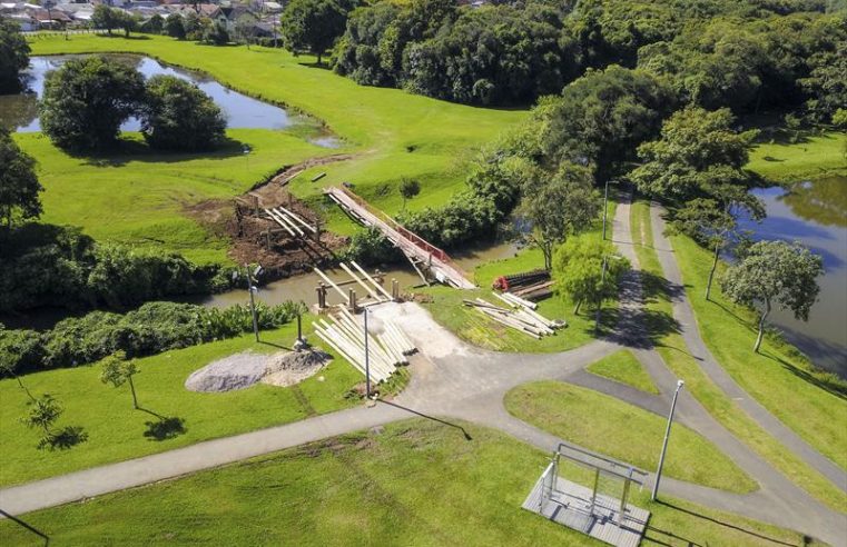 Curitiba ganha nova ponte de pedestres no Parque Tingui