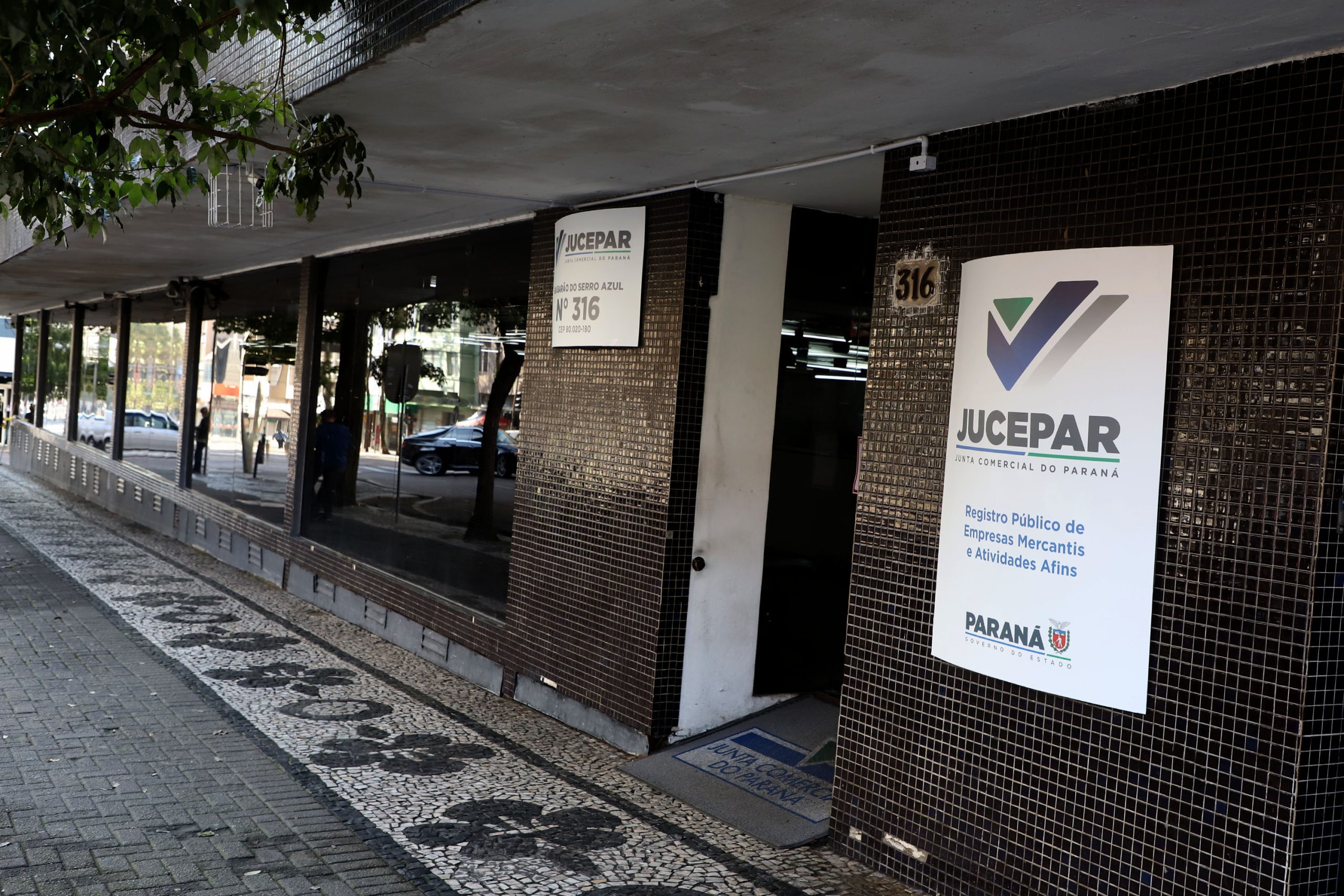 Agilidade nos negócios: Junta Comercial do Paraná zera estoque diário de processos