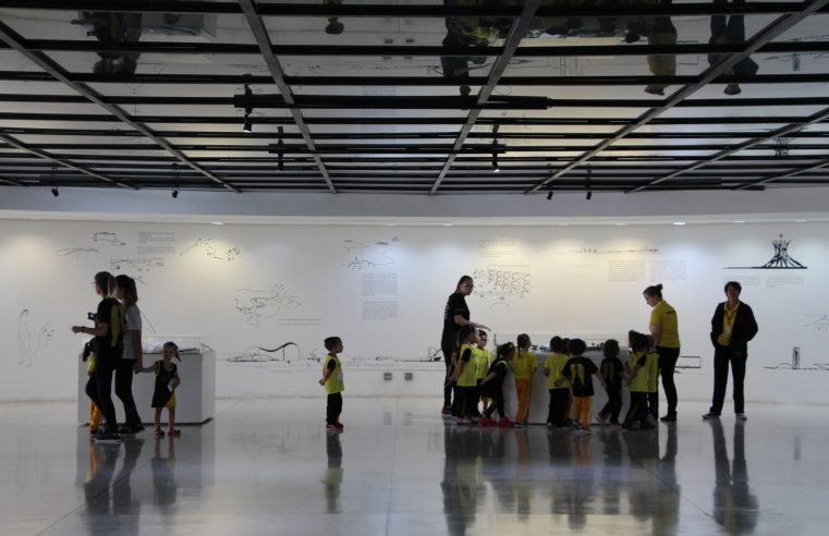 Museu Oscar Niemeyer lança programa educativo para crianças de 1 a 2 anos