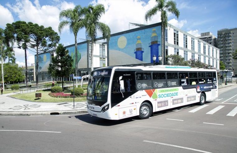 Ônibus movido a gás natural começa a ser testado em Curitiba na segunda-feira