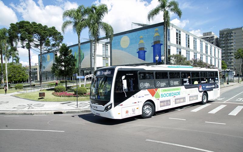 Ônibus movido a gás natural começa a ser testado em Curitiba na segunda-feira