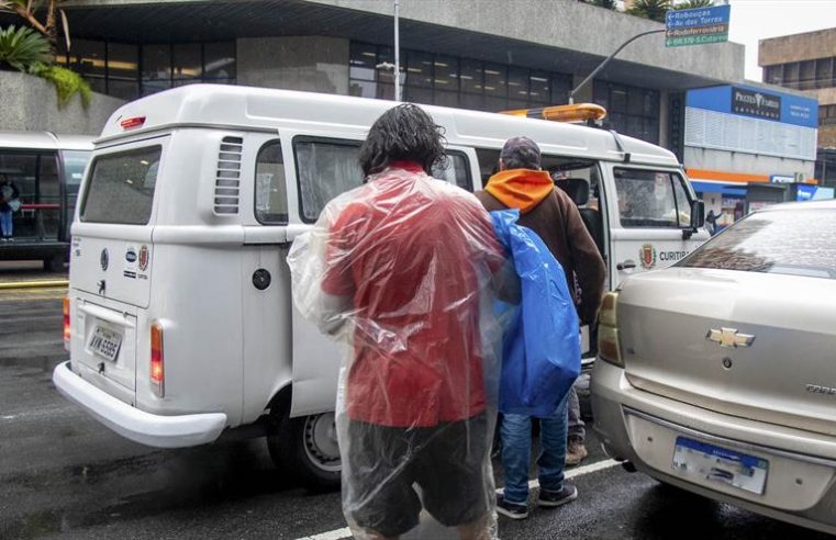 Com a continuidade do frio intenso, Curitiba estende reforço no atendimento à população de rua