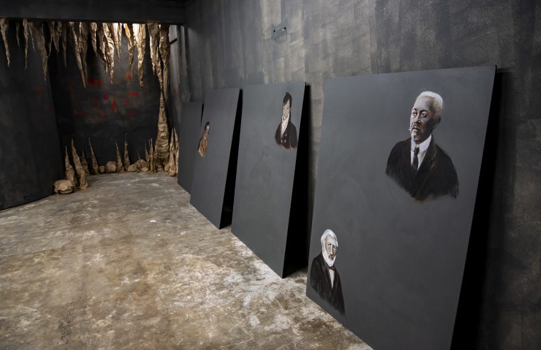 Mostra no Museu Casa Alfredo Andersen promove experiência imersiva no mundo das cavernas