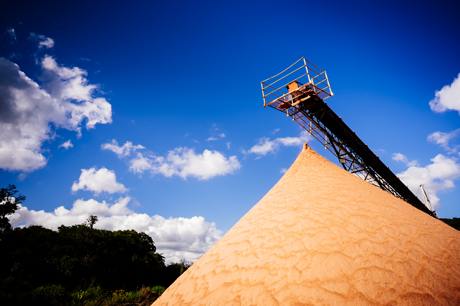 Estado do Paraná é responsável pela extração de 58% de feldspato no Brasil