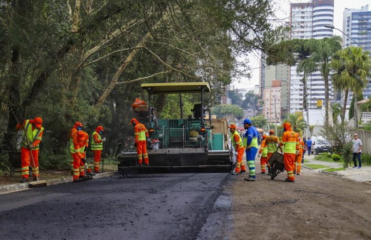 Novo asfalto em Curitiba é feito com técnica inovadora de reciclagem 