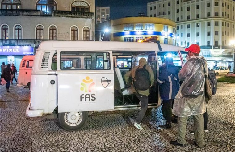 Chuva continua em Curitiba e FAS amplia ações para abordagem e acolhimento das pessoas em situação de rua