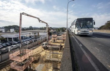 Prefeitura de Curitiba começa concretagem dos pilares de sustentação do viaduto sob a Victor Ferreira do Amaral