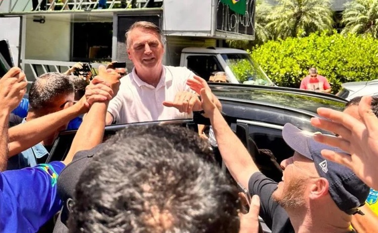 Jair Bolsonaro chega em Curitiba