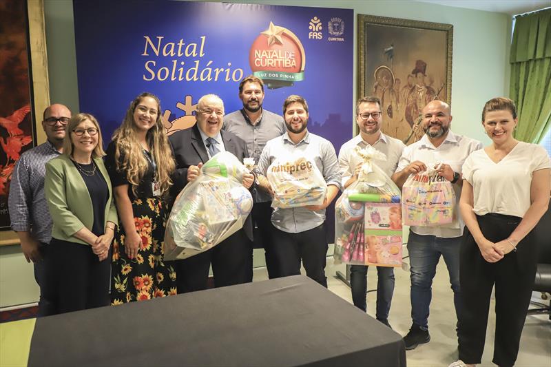 Rafael Greca convida curitibanos a doarem brinquedos para a campanha Natal Solidário