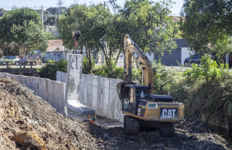 Construção de novo canal no Rio Vila Formosa é ação da Prefeitura de Curitiba para prevenir alagamentos