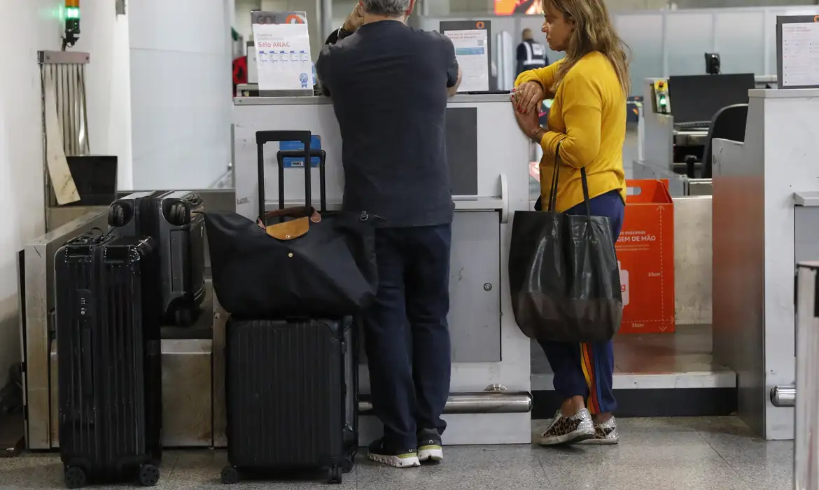 Bora viajar: Aposentados poderão comprar passagem aérea por até R$ 200 cada trecho