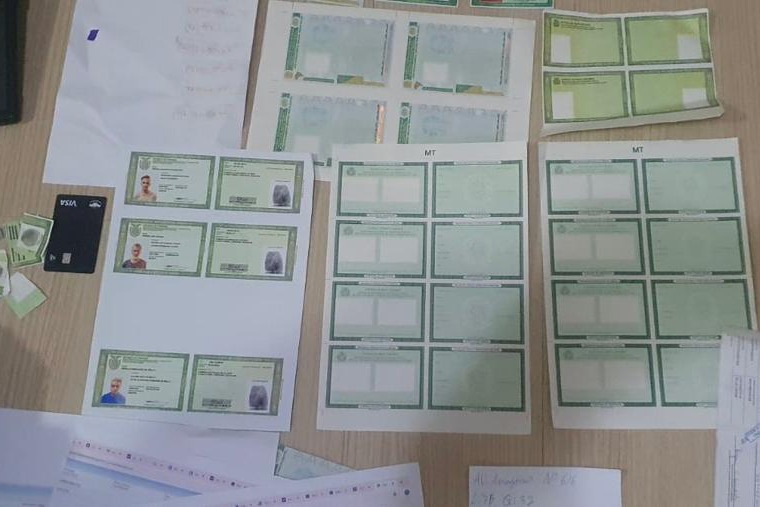 Polícia Civil do Paraná desarticula grupo que falsificava documentos de jogadores para aplicar golpes 4 identidade falsa de jogadores
