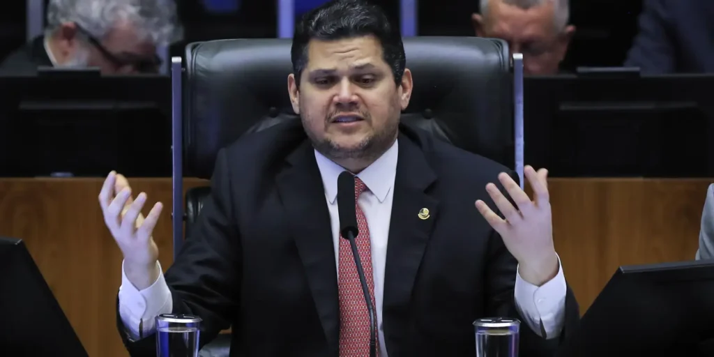 Senador Davi Alcolumbre lê requerimento para criação de CPMI sobre Fraudes no INSS 4 imagem 1750204866352