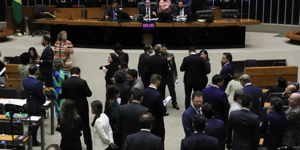 Governo avalia judicialização após derrota no Congresso sobre IOF 1 imagem 1750960446871