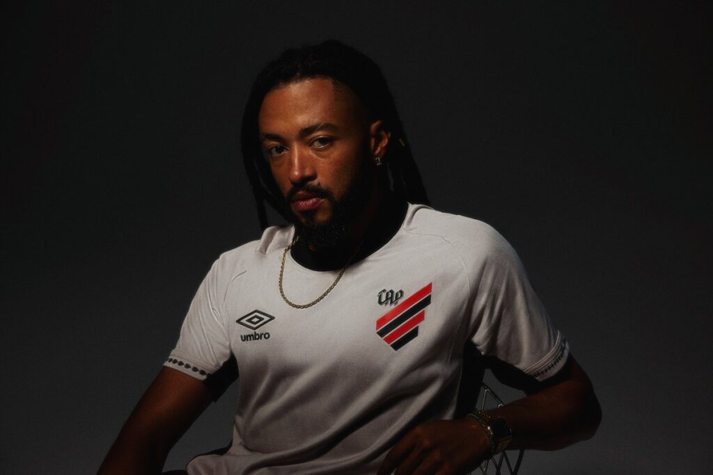Gostou? Athletico e Umbro divulgam novo uniforme 2 para a temporada 2025 2 nova camisa athletico