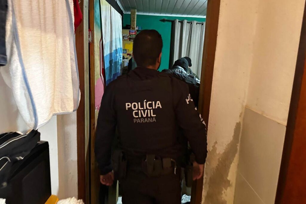 Suspeito de vandalizar ônibus é alvo de mandado de busca em Curitiba 7 prisao de vandalo de onibus em Curiiba