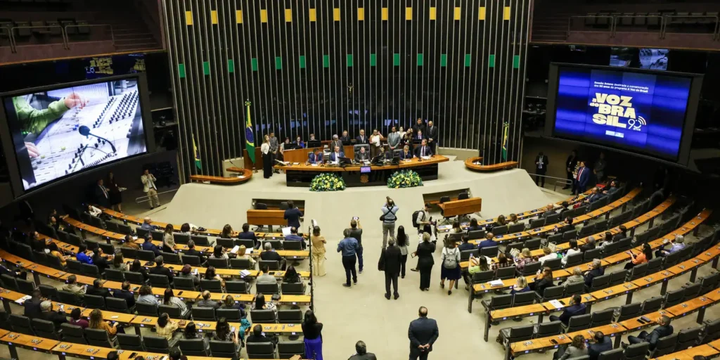 Congresso Nacional Celebra 90 Anos da Voz do Brasil 10 imagem 1754452891130