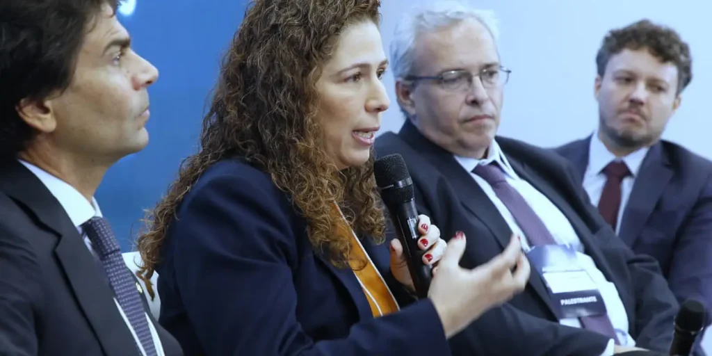 Ministra Esther Dweck Propõe Regras Objetivas para Avaliação de Servidores na Reforma Administrativa 16 imagem 1756353671984