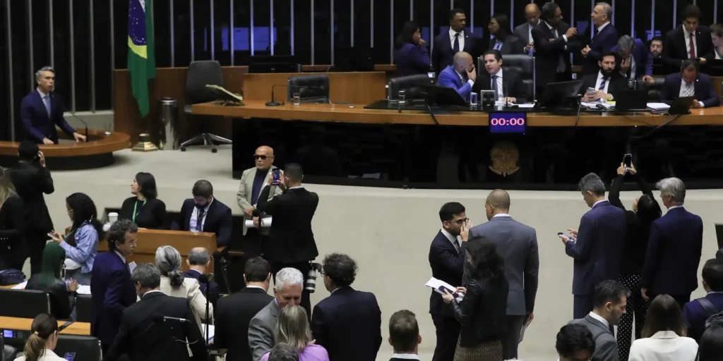 Câmara dos Deputados Aprova Urgência para PL que Aumenta Investimentos em Saúde e Educação 9 imagem 1757563293126