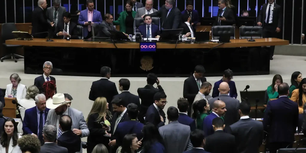 Câmara dos Deputados Aprova PEC que Limita Denúncias Criminais contra Parlamentares 16 imagem 1758081652606