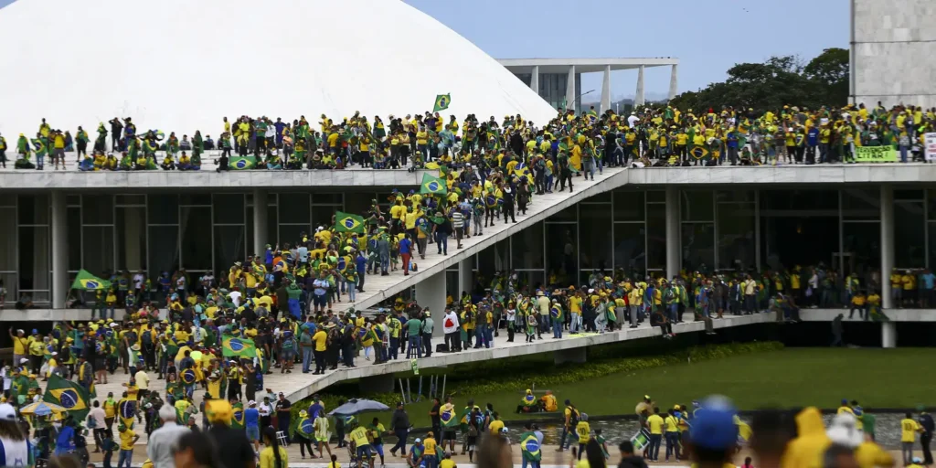 Reunião na Câmara discute anistia a golpistas nesta quarta-feira 12 imagem 1758081718192