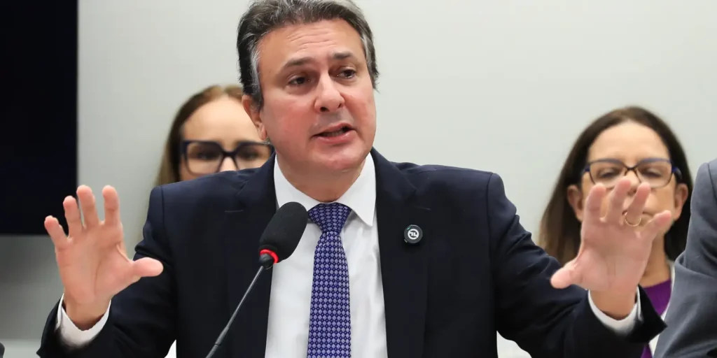 Câmara é cobrada por PEC da Blindagem, diz ministro da Educação 18 imagem 1758254407378