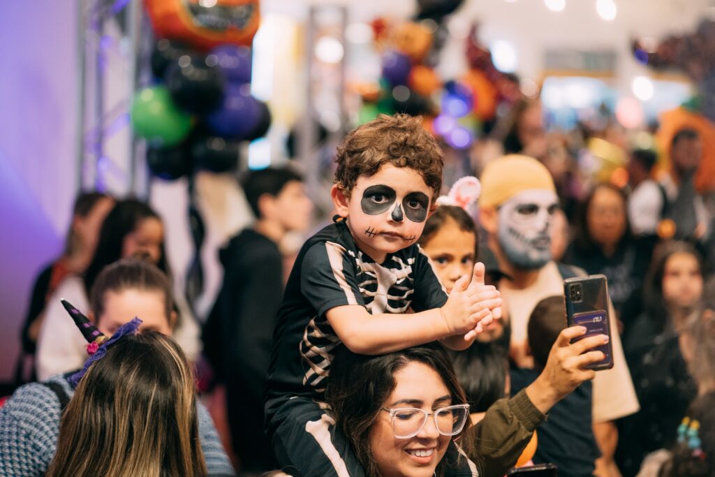 Halloween Tropical reúne crianças em dia de Caça aos Doces 6 MG 7643