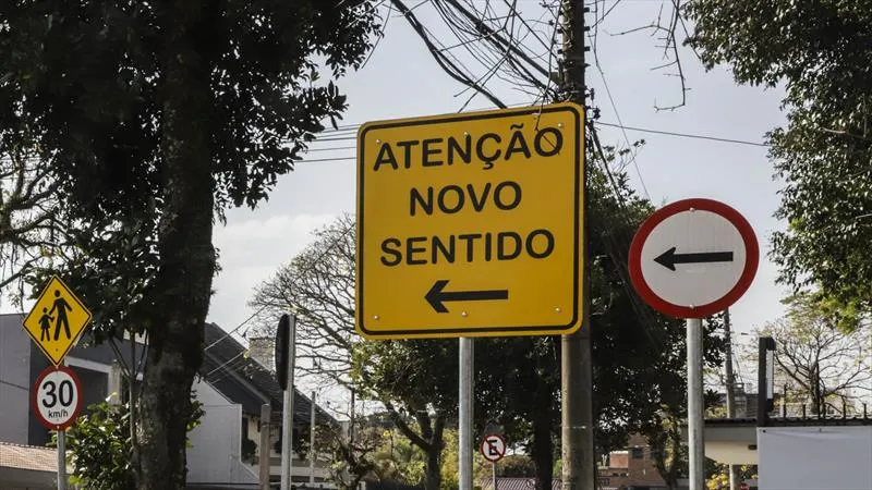Rua Antônio Hoffmann terá novo sentido de trânsito a partir de terça-feira 8 novo sentido