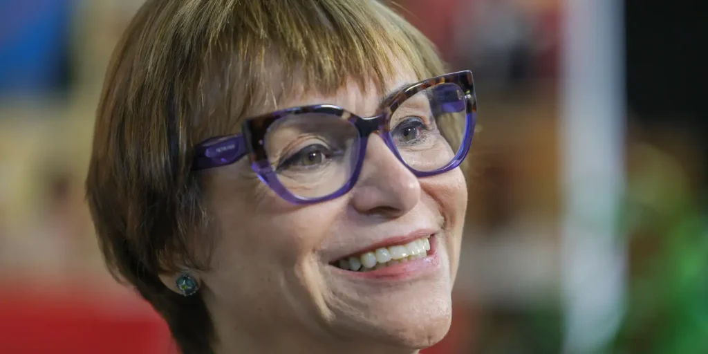 Exposição no Senado Celebra Contribuições Femininas na Redemocratização 8 imagem 1764219780411