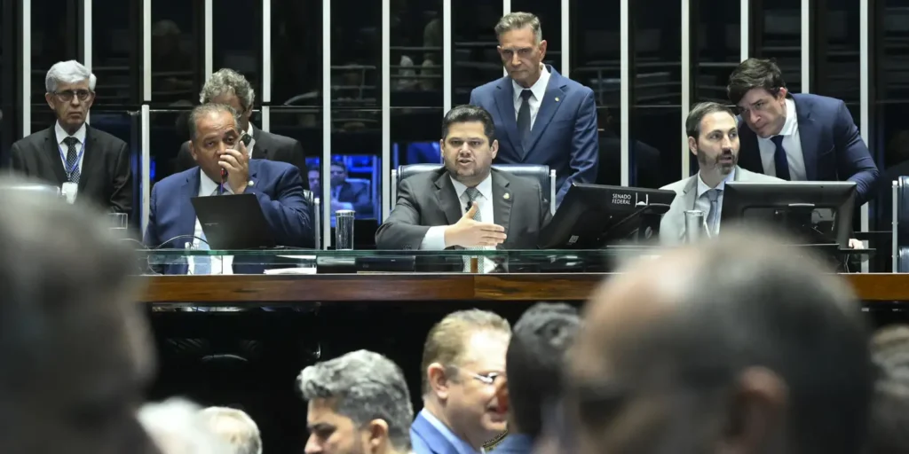 Senado Aprova Projeto de Redução de Penas para Condenados pelos Atos de 8 de Janeiro 13 imagem 1766034051287