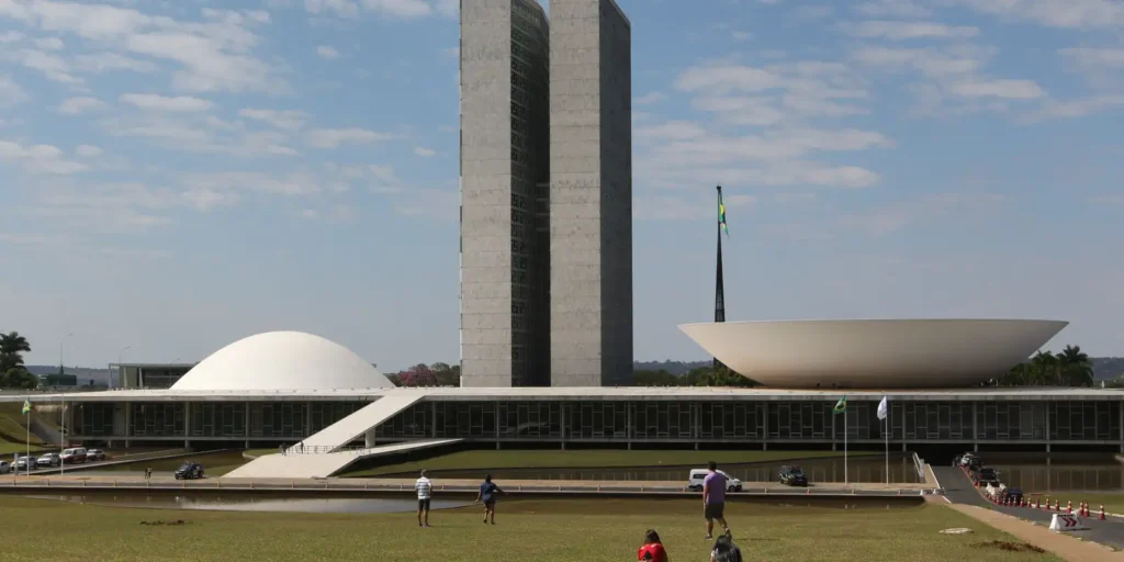Bancadas da Câmara Pedem Suspensão de Projeto de Lei da Dosimetria no STF 9 imagem 1766120620404