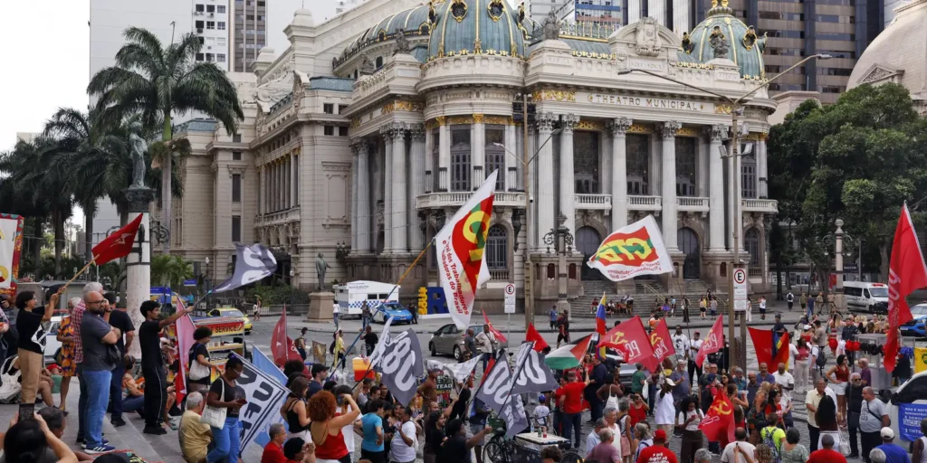 Ato no Rio Comemora Três Anos dos Ataques de 8 de Janeiro e Rejeita Anistia a Golpistas 11 imagem 1767934856023