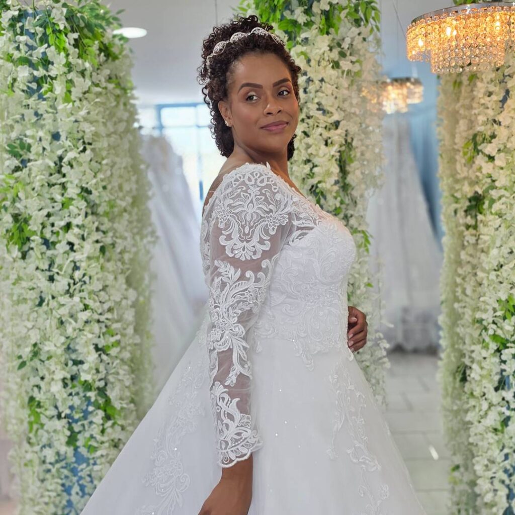VEstido com mangas Nilma Noivas