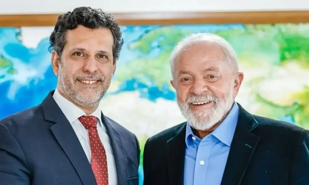 Brasília (DF), 30/03/2026 - FOTO DE ARQUIVO - Presidente da República, Luiz Inácio Lula da Silva, com Leonardo Barchini, novo ministro da Educação. Foto: Ricardo Stuckert/PR
