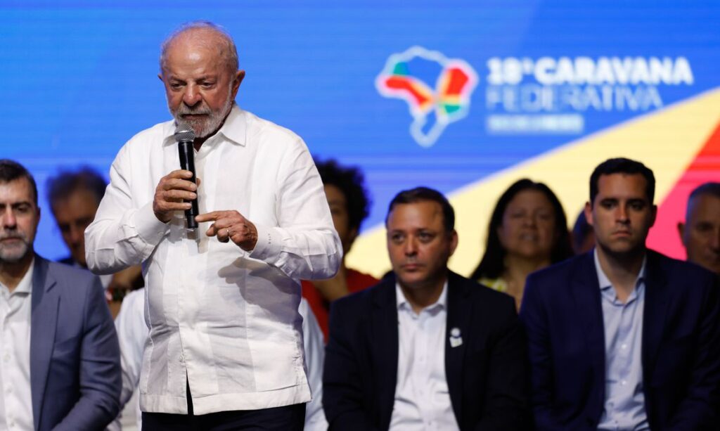 Lula reforça cooperação entre governo federal e municípios durante Caravana Federativa no Rio de Janeiro 8 Niterói (RJ), 26/03/2026 – O presidente da República, Luiz Inácio Lula da Silva, participa da cerimônia de abertura da Caravana Federativa do Rio de Janeiro. Foto: Fernando Frazão/Agência Brasil