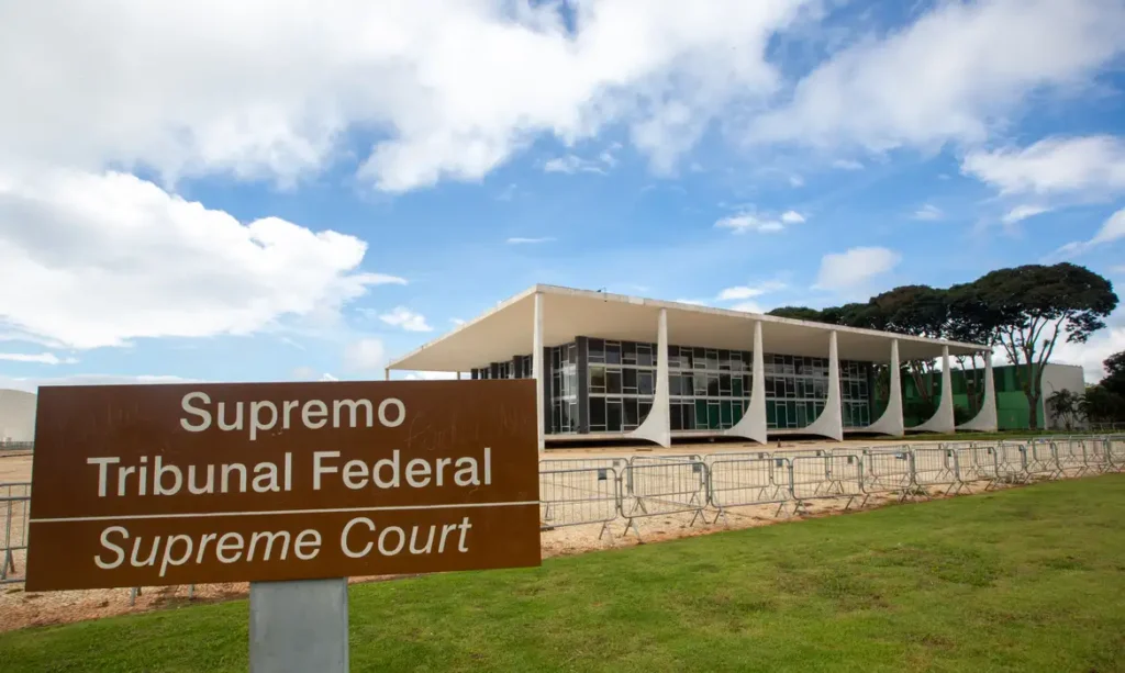 STF autoriza benefícios que elevam salários de magistrados e procuradores a quase R$ 79 mil 8 Brasília (DF) 11/04/2023 Fachada do palácio do Supremo Tribunal Federal (STF) Foto: Fabio Rodrigues-Pozzebom/ Agência Brasil/Arquivo