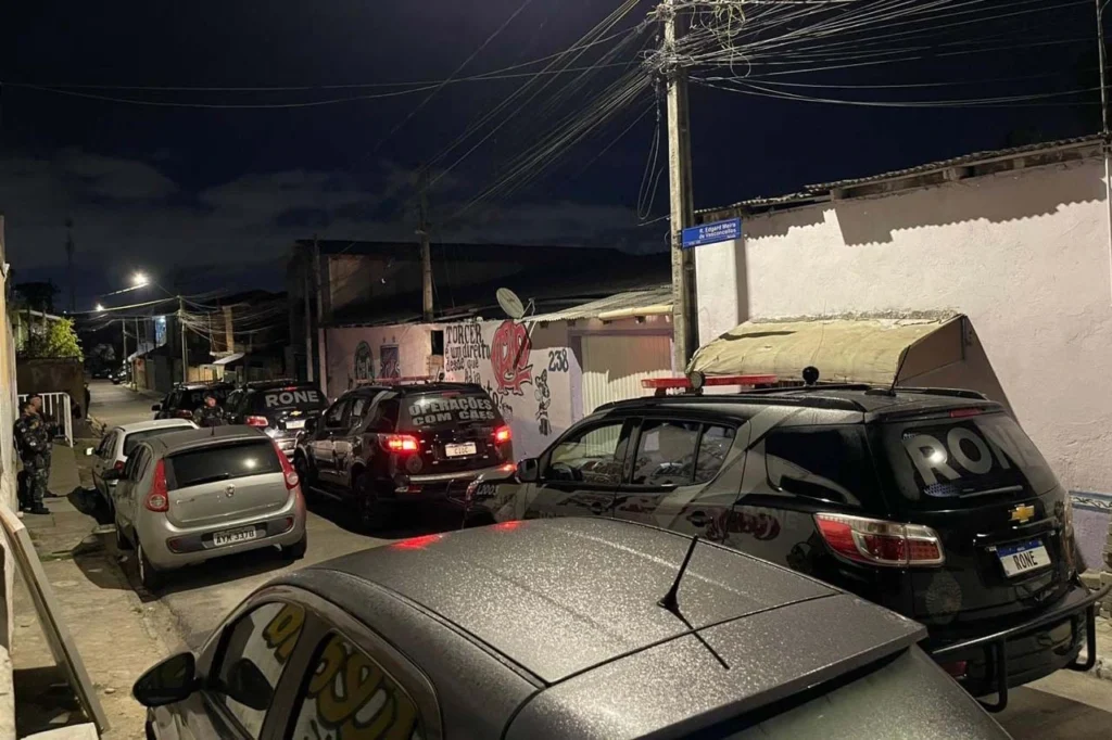 Operação conjunta mira organização criminosa ligada a homicídios e tráfico no Parolin 4 acao policia bairro parolim