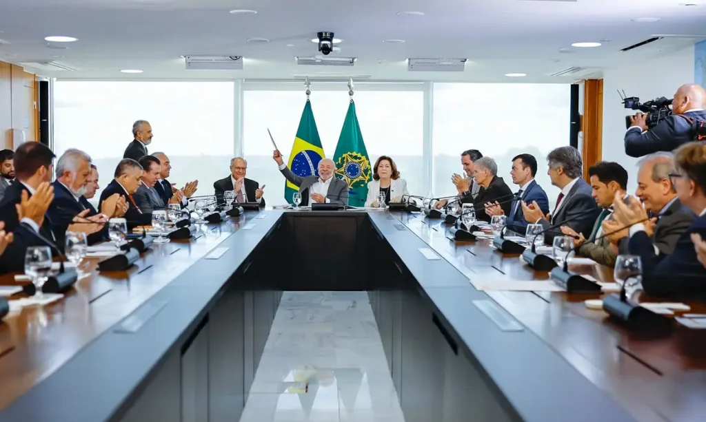 Governo amplia investimentos no Minha Casa, Minha Vida para R$ 200 bilhões e anuncia expansão de programas habitacionais 10 Brasília (DF), 15/04/2026 - Presidente da República, Luiz Inácio Lula da Silva durante reunião de anúncio de medidas econômicas de sustentação do crescimento no setor habitacional, no Palácio do Planalto. Foto: Ricardo Stuckert/PR