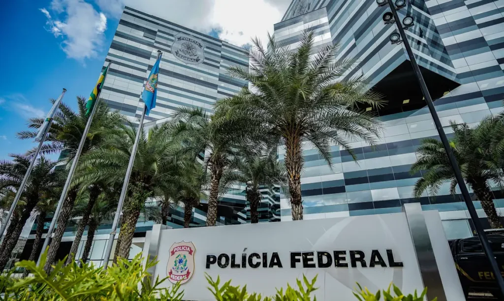Governo libera nomeação de 1.000 aprovados no concurso da Polícia Federal de 2021 5 Brasília (DF), 22/02/2024, Fachada do Prédio da Polícia Federal em Brasília. Foto: Rafa Neddermeyer/Agência Brasil