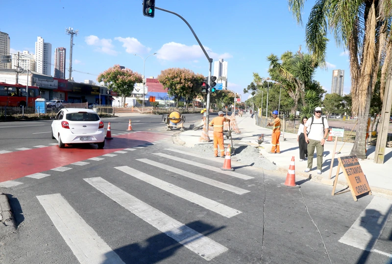 Avenida Affonso Camargo terá faixa bloqueada em frente à Rodoferroviária 5 interdicao frente da rodoviaria