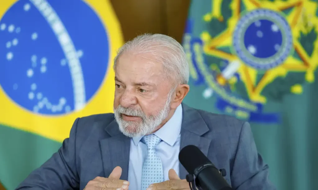 Lula critica políticas do governo Trump e alerta para riscos de conflito global 7 Brasília (DF), 14/04/2026 - Presidente da República, Luiz Inácio Lula da Silva durante entrevista ao Brasil247, Revista Fórum e DCM, no Palácio do Planalto. Foto: Ricardo Stuckert/PR